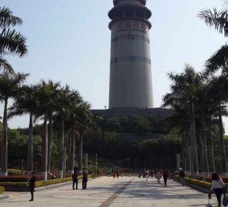 《登五通灯塔》