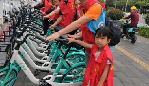 民盟火炬园区支部坚持把公益做在路上