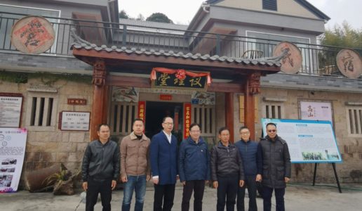 盟员傅丙生应邀参加市政协领导慰问军营村活动