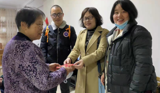 民盟十一中支部组织开展新春慰问老盟员活动