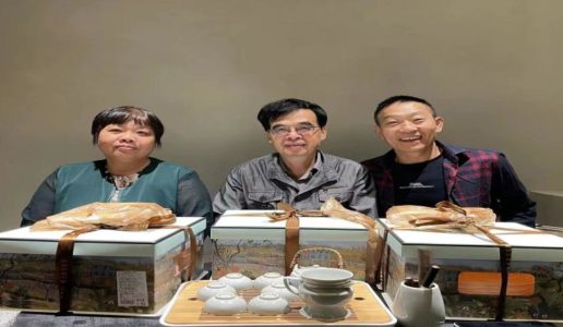 民盟松柏中学支部举办退休盟员老师欢送会
